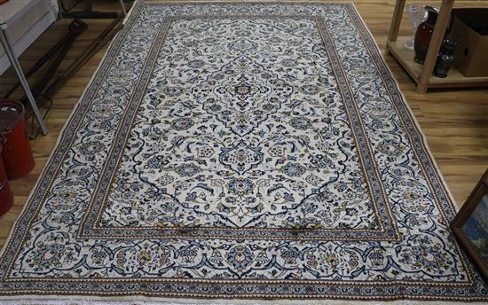 A Kashan carpet 300 x 200cm